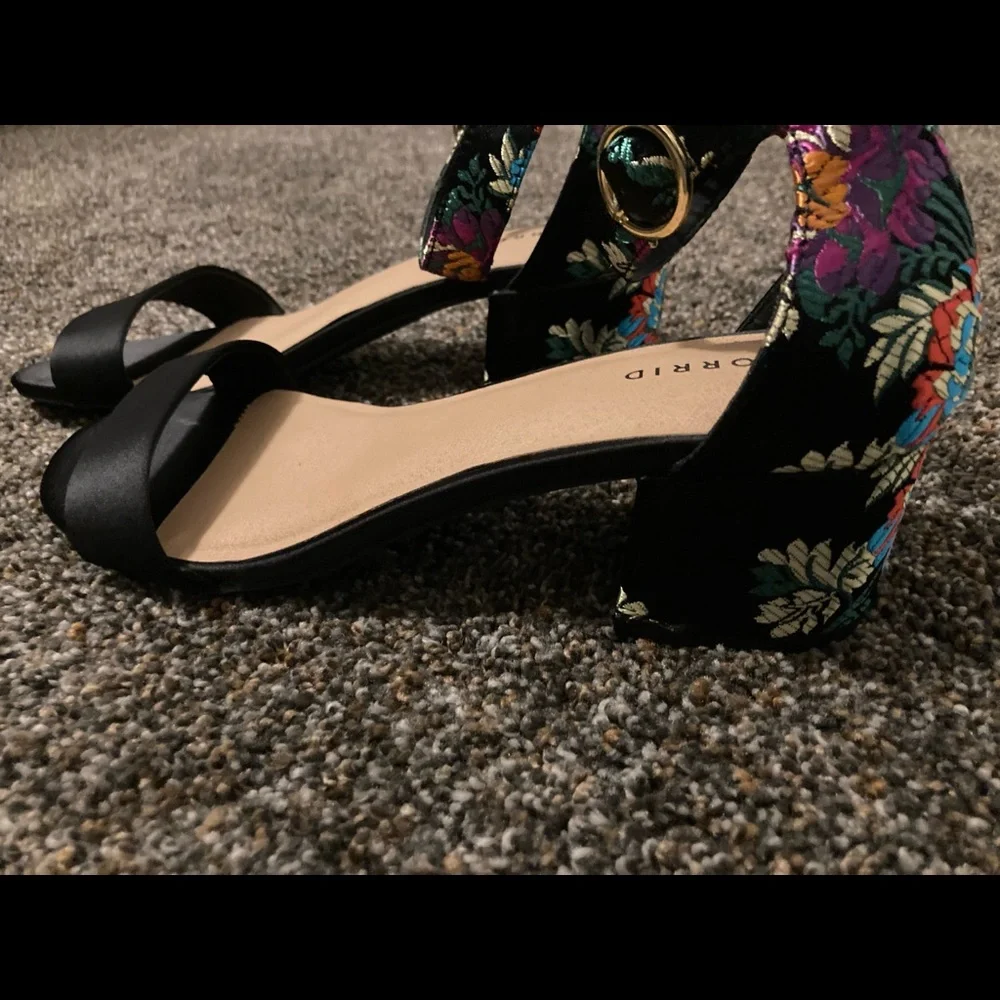 NWT Torrid floral black satin strappy heels - Picture 8 of 8